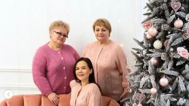 Обложка курса: Французская кофточка бренда «Sezane» (Елена Канаева). Площадка: Складчина.biz