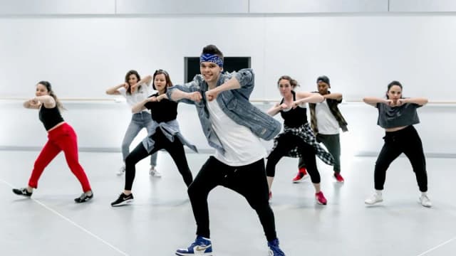 Обложка курса: [GoDance Academy] Nonstop Dance Choreo (Адиль Есенбай). Площадка: Складчина.biz