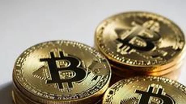 Обложка курса «Криптовалюты для начинающих» на Stepik