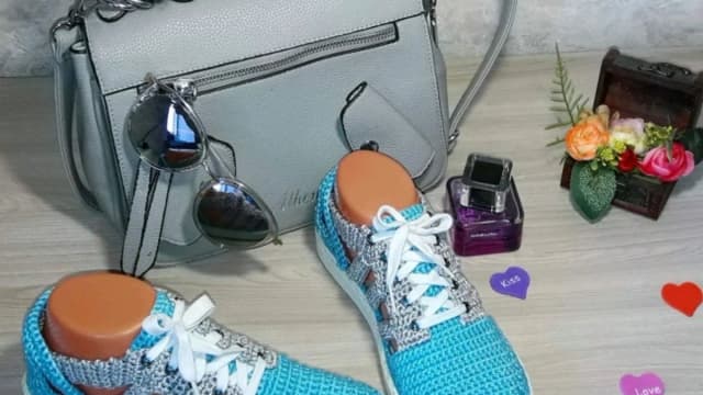 Обложка курса: Кроссовки (Лилия Сулейманова). Площадка: Складчина.biz