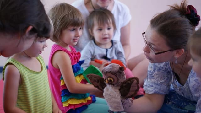 Обложка курса: Поиграй со мной (Наталья Лейкина). Площадка: Складчина.biz
