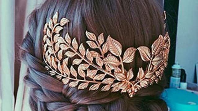 Обложка курса: Прически своими руками, 2016 (Полина Ладная). Площадка: Складчина.biz