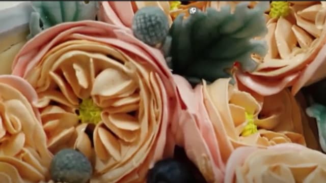 Обложка курса: Торт «Цветочная романтика» (Надежда Карманцева). Площадка: Складчина.biz