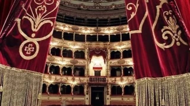 Обложка курса: [Умные курсы] Театр. Основы (Владислава Куприна). Площадка: Складчина.biz