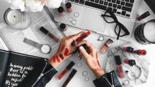 Обложка курса: FlatLay. 10 шагов от новичка до профессионала (Нина Пушкарева). Площадка: Складчина.biz