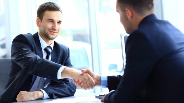 Обложка курса: Как Топ-менеджеру попасть в поле зрения Executive search консультанта (Екатерина Бегачева). Площадка: Складчина.biz