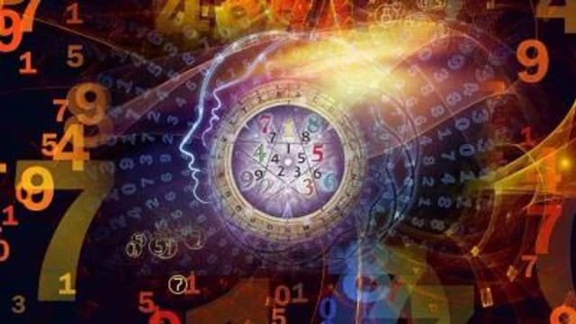 Обложка курса: Нумерологическая тайна даты рождения, имени и фамилии (Майя Неповиннова). Площадка: Складчина.biz