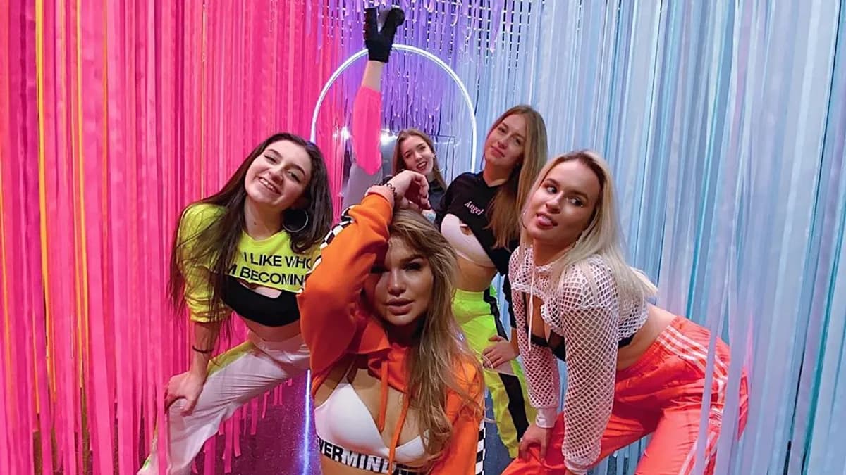 Обложка курса: Онлайн курс reggaeton fusion для начинающих (Ксюша Мухина). Площадка: Складчик